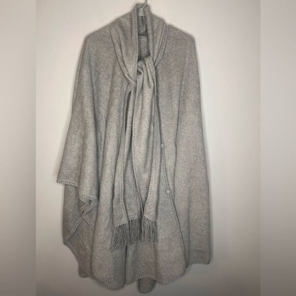 Alpaca Camargo Gray Alpaca poncho with attached scarf - Picture 3 of 5